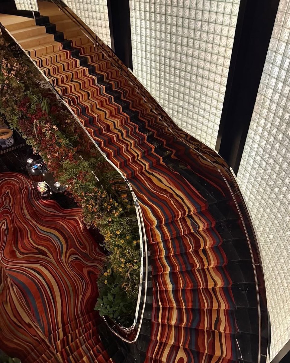 sehviyat's tweet photo. Fluid wave pattern carpet staircase. https://t.co/X17bqCtECj