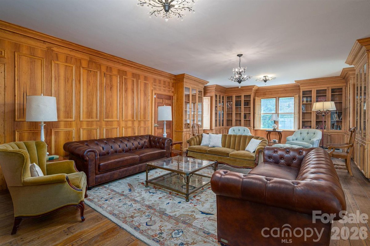 JanicePeeler's tweet photo. If you know someone that's looking for a new home, tag them! This could be the one they're looking for. https://t.co/ZkzCerJjxr