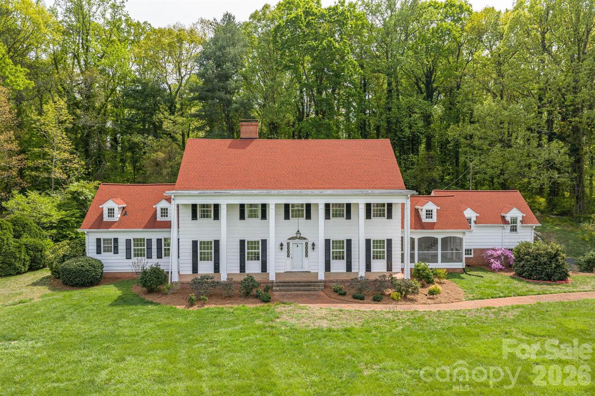 JanicePeeler's tweet photo. If you know someone that's looking for a new home, tag them! This could be the one they're looking for. https://t.co/ZkzCerJjxr