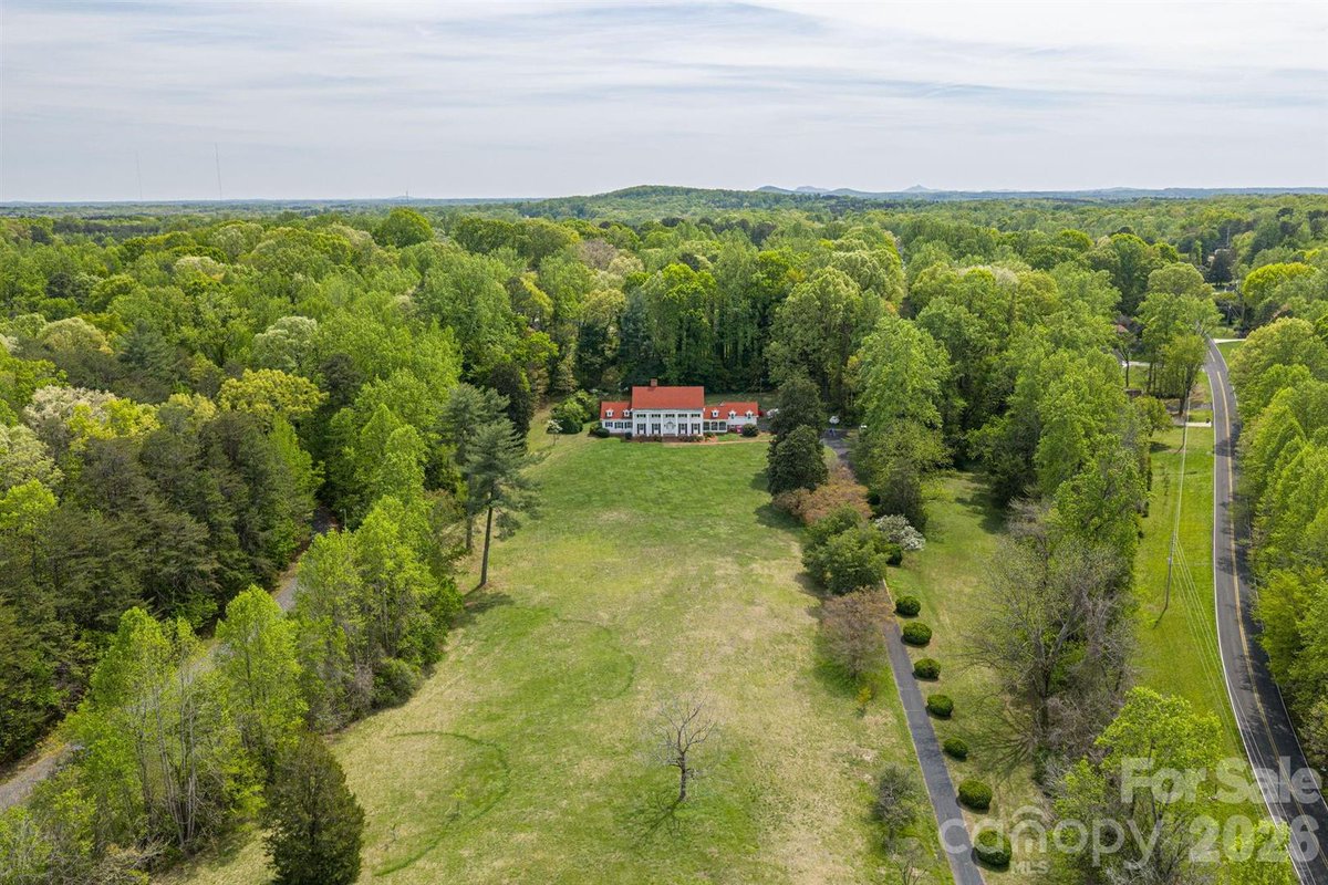 JanicePeeler's tweet photo. If you know someone that's looking for a new home, tag them! This could be the one they're looking for. https://t.co/ZkzCerJjxr