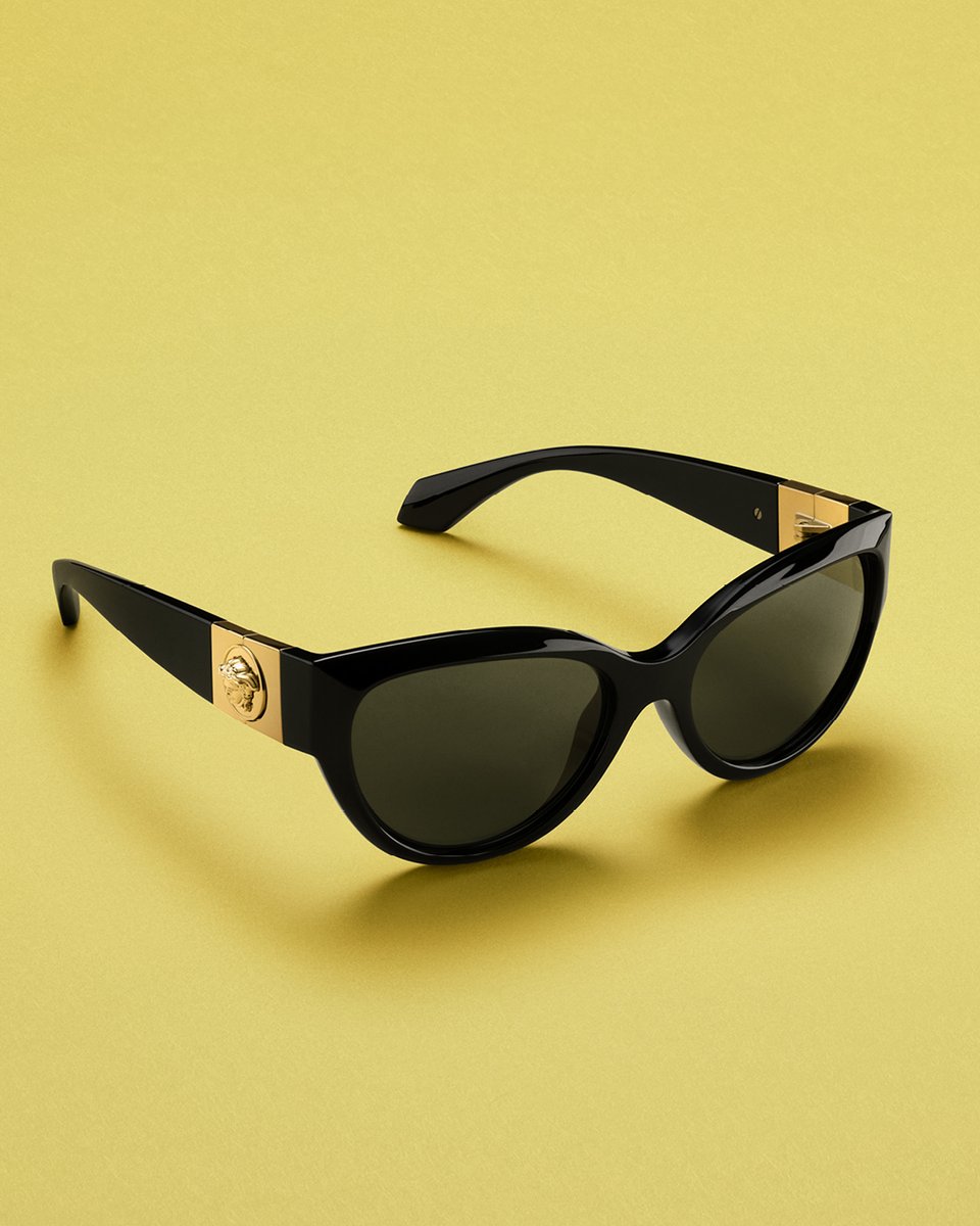 Versace's tweet photo. Versace Fall Winter 2026 eyewear — a study of mood and gesture.

Now available at https://t.co/jPYEgpiIDW https://t.co/HJRprjupyl