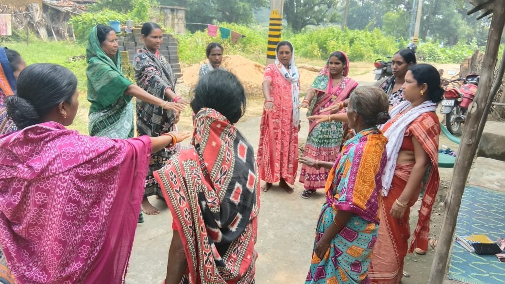MJSSSambalpur's tweet photo. ସମ୍ବଲପୁର ଜିଲ୍ଲା ରେଙ୍ଗାଲି ବ୍ଲକ ଝାଙ୍କରପାଲି ଗ୍ରାମ ପଞ୍ଚାୟତର ରୁନିମହୁଲ ଗ୍ରାମରେ ଶିକ୍ଷା ଚୌପାଲ ଅନୁଷ୍ଠିତ ହୋଇଥିଲା।ଏହି ବୈଠକରେ ଶିକ୍ଷା ଓ ବାଲ୍ୟବିବାହ ଉପରେ ଆଲୋଚନା ହୋଇଥିଲା |
@MSMO40845837
#Shiksha_Chaupal #RightToEducation
#EducationForAll
#ChildLabour
#ChildMarriage #CommunityLedDevelopment https://t.co/1Jsmx1vUO3