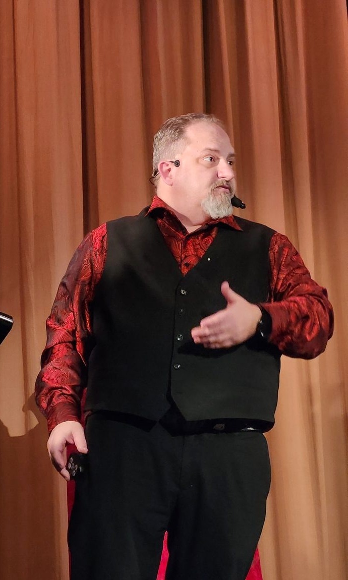 MagicmanCB's tweet photo. For senior center and retirement community activity directors: seated comedy magic and mind reading, about 45 minutes, residents in the middle of it.

"Mr. Baker kept our crowd of 45 folks astounded and laughing." Jayne Vandenburgh, Westerwood Retirement Community

614-800-8909 https://t.co/M8jLJxD0jz