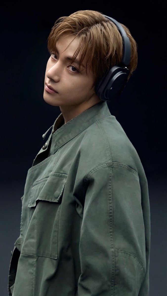veya4thv's tweet photo. TAEHYUNG for NOTHING up via THV instagram🎧 https://t.co/lrRBXHxDFm