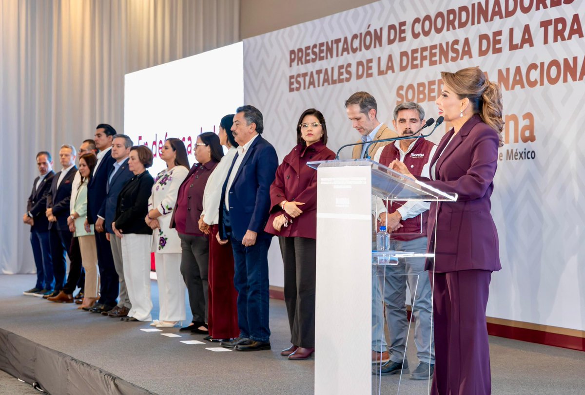 LoreniaValles_'s tweet photo. Asumo la Coordinación de los Comités de la Defensa de la Transformación y la Soberanía Nacional en Sonora con la responsabilidad de seguir recorriendo el estado juntas y juntos, casa por casa, plaza por plaza, municipio por municipio.

Asumo esta coordinación con el compromiso de continuar, en unidad, con el legado de la Cuarta Transformación en Sonora: del presidente @lopezobrador_, de la presidenta @Claudiashein y del gobernador @AlfonsoDurazo.

Mi reconocimiento y respeto a mis compañeras y compañeros de lucha @JavierLamarque_, @CelidaLopezc, @DelValleColosio, @MaDoloresRio y @FroylanGamezG, quienes han contribuido a que la Cuarta Transformación esté en el corazón de las y los sonorenses.

Desde luego, reconozco a la presidenta de @PartidoMorenaMx, @A_MontielR, y a la presidenta de la Comisión Nacional de Elecciones, @CitlaHM, por conducir este proceso interno con liderazgo y altura de miras.

Así como al @partidoverdemex, por ser parte de nuestro movimiento de transformación social.