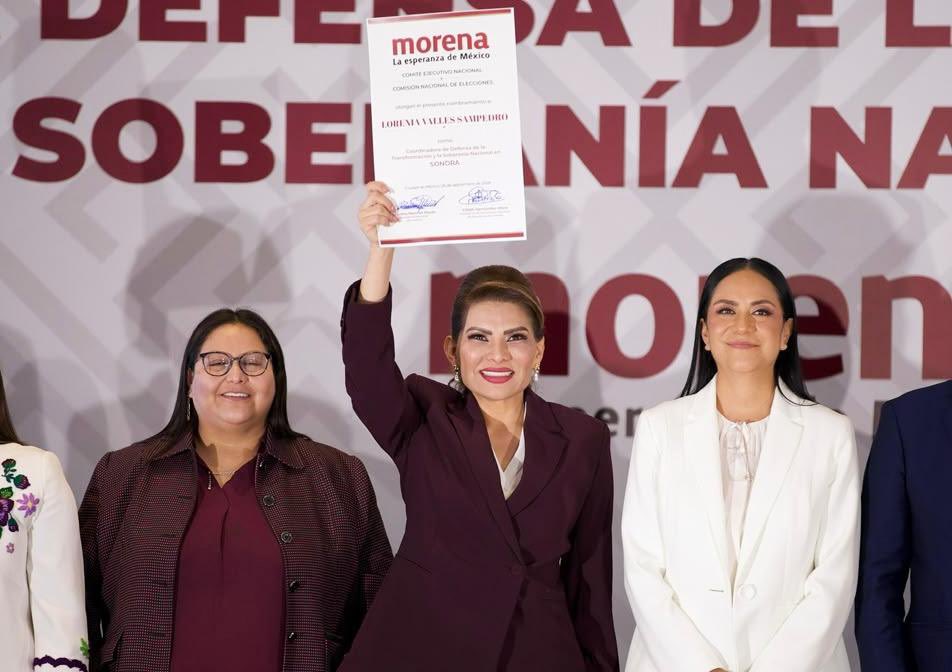 LoreniaValles_'s tweet photo. Asumo la Coordinación de los Comités de la Defensa de la Transformación y la Soberanía Nacional en Sonora con la responsabilidad de seguir recorriendo el estado juntas y juntos, casa por casa, plaza por plaza, municipio por municipio.

Asumo esta coordinación con el compromiso de continuar, en unidad, con el legado de la Cuarta Transformación en Sonora: del presidente @lopezobrador_, de la presidenta @Claudiashein y del gobernador @AlfonsoDurazo.

Mi reconocimiento y respeto a mis compañeras y compañeros de lucha @JavierLamarque_, @CelidaLopezc, @DelValleColosio, @MaDoloresRio y @FroylanGamezG, quienes han contribuido a que la Cuarta Transformación esté en el corazón de las y los sonorenses.

Desde luego, reconozco a la presidenta de @PartidoMorenaMx, @A_MontielR, y a la presidenta de la Comisión Nacional de Elecciones, @CitlaHM, por conducir este proceso interno con liderazgo y altura de miras.

Así como al @partidoverdemex, por ser parte de nuestro movimiento de transformación social.
