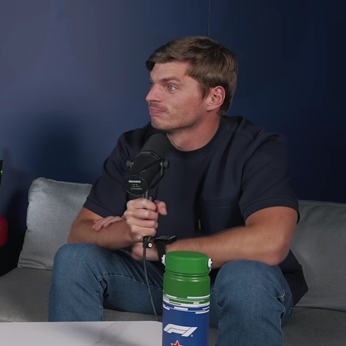MaxArgento33's tweet photo. 🗣️ | MAX VERSTAPPEN SOBRE CUÁL ES EL REGALO DE UN FAN QUE MAS RECUERDE:

''El que recuerdo muy bien fue uno que me dio un niño en Spa. Era como un librito para mi hija que reproducía diferentes canciones. Le encantó''.

''Era un niño de 8 o 9 años, tan atento, sabes?, a la hora de dar algo así. Capaz los padres ayudaron, no lo sé, no me importa, pero es muy agradable recibir algo así''.