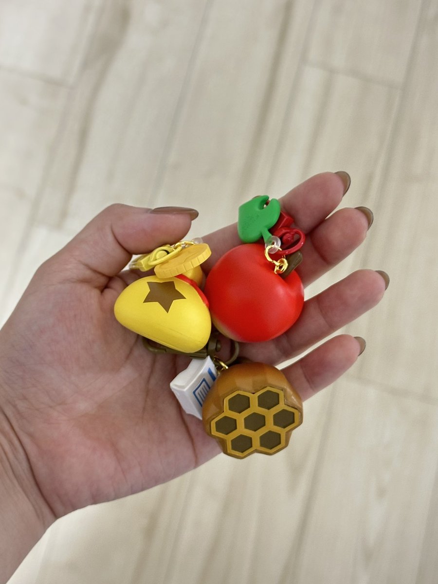 nako_yabuki_75's tweet photo. どうぶつの森のフルーツキーホルダー
ゲットしました！☘️
かわいすぎる！ https://t.co/hpBQcrwZnI