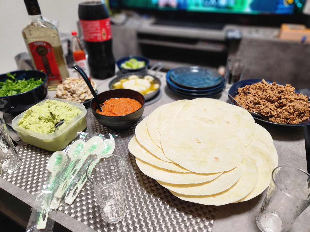 777moena777's tweet photo. タコスパーティー会🌮
ぺしぇさんとともやくんが全部用意してくれていっぱい食べる係をしました
人生初タコス美味しかったです‼️
今回もいっぱい食べていっぱいお喋りして最高の会でした！！ https://t.co/dlgpyr9Yhn