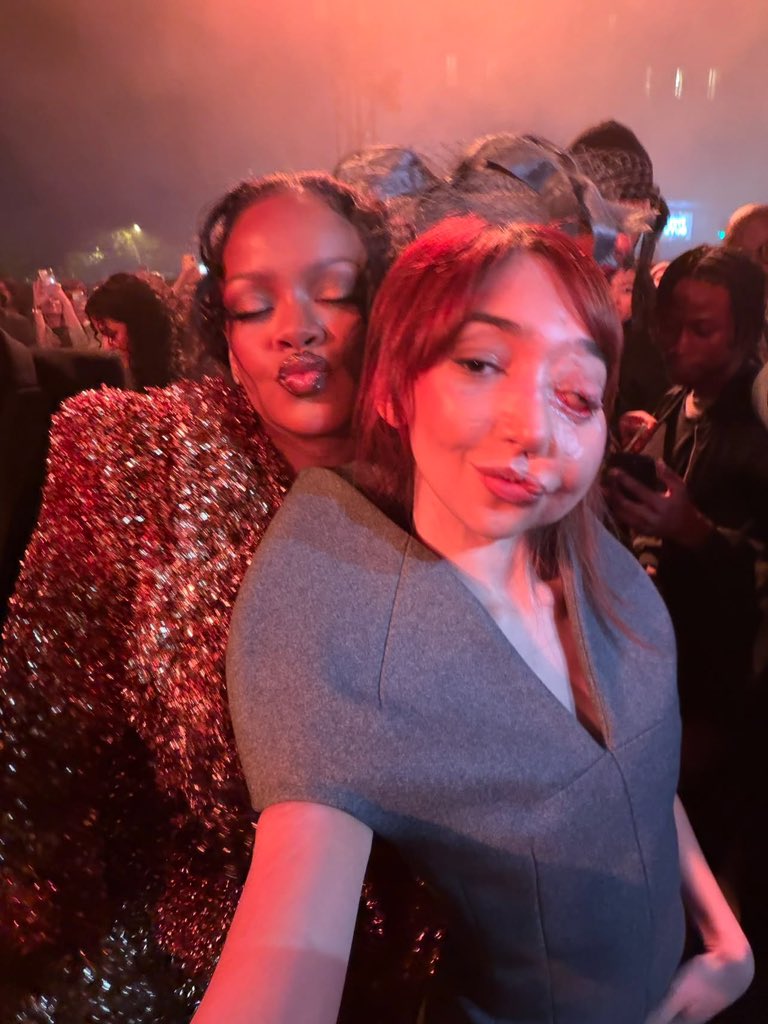 unmaskmind's tweet photo. she just met Riri and they had fun together. https://t.co/QwQ9E9R9AL