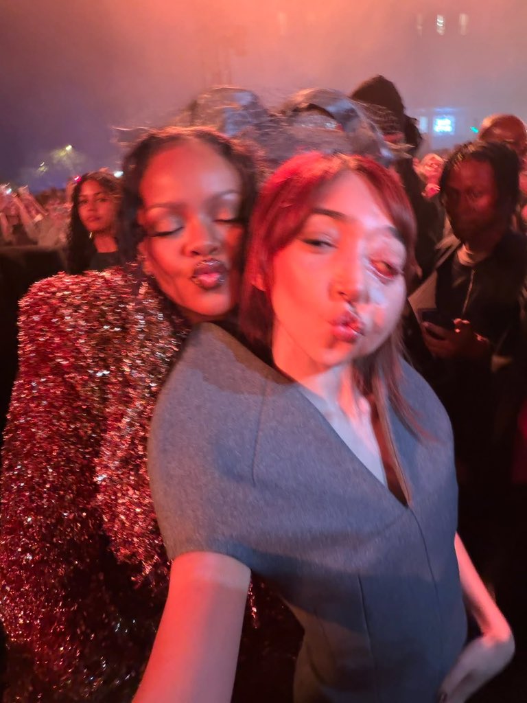 unmaskmind's tweet photo. she just met Riri and they had fun together. https://t.co/QwQ9E9R9AL