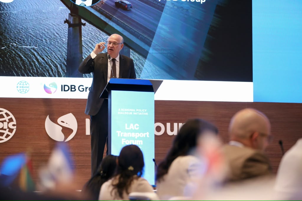 igoldfajn's tweet photo. Today in Miami, I opened @the_IDB Group’s LAC Transport Forum.

The Forum promotes a policy dialogue with more than 20 countries, companies, and investors to increase and improve investment in Latin America and the Caribbean.

Tomorrow, we follow with a transport roadshow, a first of its kind, where 17 governments will present more than 110 projects worth over $65 billion across the region. This is the sort of connection that our BID for the Americas initiative is all about.

At the Forum, we launched Transport Delivers, a new IDB Group platform, to improve how projects are planned, tendered, and contracted.

Improving efficiency, including through our new Procure+ reform, could expand infrastructure outcomes in the region by up to 35% without increasing public spending.

Transport is about connecting people and improving their lives!  Learn more: https://t.co/krplgmoBw4
-----
Hoy en Miami inauguré el Foro de Transporte de América Latina y el Caribe del Grupo BID.

El Foro promueve un diálogo de políticas públicas con más de 20 países, varias empresas e inversionistas para aumentar y mejorar la inversión en América Latina y el Caribe.

Mañana continuamos con un roadshow de transporte, el primero de su tipo, en el que 17 gobiernos presentarán más de 110 proyectos por un valor superior a US$65.000 millones en toda la región. Este es el tipo de conexión que impulsa nuestra iniciativa BID for the Americas.

En el Foro, lanzamos Transport Delivers, una nueva plataforma del Grupo BID para mejorar la forma en que se planifican, licitan y contratan los proyectos.

Mejorar la eficiencia, incluso a través de nuestra nueva reforma Procure+, podría aumentar los resultados de infraestructura en la región hasta en un 35 % sin incrementar el gasto público.

¡El transporte se trata de conectar a las personas y mejorar sus vidas! Más información: https://t.co/1agCfZN7ex
-----
Hoje, em Miami, abri o Fórum de Transporte da América Latina e do Caribe do Grupo BID.

O Fórum promove um diálogo de políticas públicas com mais de 20 países, diversas empresas e investidores para aumentar e melhorar o investimento na América Latina e no Caribe.

Amanhã, daremos continuidade com um roadshow de transporte, o primeiro desse tipo, no qual 17 governos apresentarão mais de 110 projetos no valor de mais de US$ 65 bilhões em toda a região. Esse é o tipo de conexão que a nossa iniciativa BID for the Americas busca promover.

No Fórum, lançamos o Transport Delivers, uma nova plataforma do Grupo BID para melhorar a forma como os projetos são planejados, licitados e contratados.

Melhorar a eficiência, inclusive por meio da nossa nova reforma Procure+, poderia ampliar os resultados em infraestrutura na região em até 35% sem aumentar os gastos públicos.

O transporte significa conectar pessoas e melhorar suas vidas! Saiba mais: https://t.co/vBLaEYQd4A