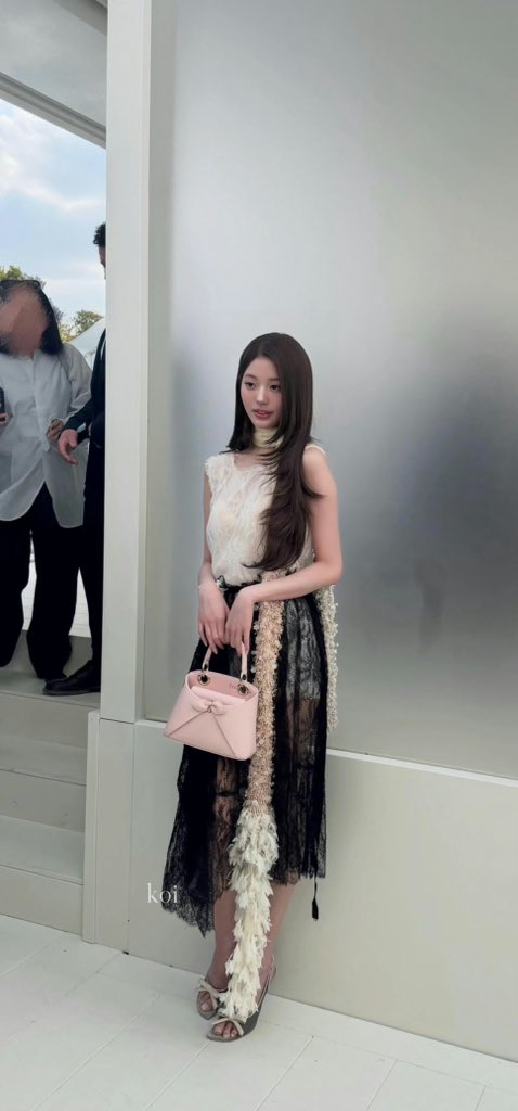 Vanish77ing's tweet photo. Wonyoung’s breathtaking vibe lights Dior’s PFW.

WONYOUNG IN DIOR
#WonyoungDiorSummer27
#JANGWONYOUNG
#WONYOUNG
#DiorSummer27 @Dior https://t.co/JCH5VD26el