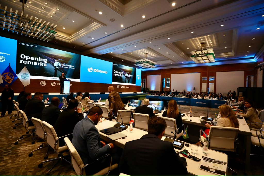 igoldfajn's tweet photo. Today in Miami, I opened @the_IDB Group’s LAC Transport Forum.

The Forum promotes a policy dialogue with more than 20 countries, companies, and investors to increase and improve investment in Latin America and the Caribbean.

Tomorrow, we follow with a transport roadshow, a first of its kind, where 17 governments will present more than 110 projects worth over $65 billion across the region. This is the sort of connection that our BID for the Americas initiative is all about.

At the Forum, we launched Transport Delivers, a new IDB Group platform, to improve how projects are planned, tendered, and contracted.

Improving efficiency, including through our new Procure+ reform, could expand infrastructure outcomes in the region by up to 35% without increasing public spending.

Transport is about connecting people and improving their lives!  Learn more: https://t.co/krplgmoBw4
-----
Hoy en Miami inauguré el Foro de Transporte de América Latina y el Caribe del Grupo BID.

El Foro promueve un diálogo de políticas públicas con más de 20 países, varias empresas e inversionistas para aumentar y mejorar la inversión en América Latina y el Caribe.

Mañana continuamos con un roadshow de transporte, el primero de su tipo, en el que 17 gobiernos presentarán más de 110 proyectos por un valor superior a US$65.000 millones en toda la región. Este es el tipo de conexión que impulsa nuestra iniciativa BID for the Americas.

En el Foro, lanzamos Transport Delivers, una nueva plataforma del Grupo BID para mejorar la forma en que se planifican, licitan y contratan los proyectos.

Mejorar la eficiencia, incluso a través de nuestra nueva reforma Procure+, podría aumentar los resultados de infraestructura en la región hasta en un 35 % sin incrementar el gasto público.

¡El transporte se trata de conectar a las personas y mejorar sus vidas! Más información: https://t.co/1agCfZN7ex
-----
Hoje, em Miami, abri o Fórum de Transporte da América Latina e do Caribe do Grupo BID.

O Fórum promove um diálogo de políticas públicas com mais de 20 países, diversas empresas e investidores para aumentar e melhorar o investimento na América Latina e no Caribe.

Amanhã, daremos continuidade com um roadshow de transporte, o primeiro desse tipo, no qual 17 governos apresentarão mais de 110 projetos no valor de mais de US$ 65 bilhões em toda a região. Esse é o tipo de conexão que a nossa iniciativa BID for the Americas busca promover.

No Fórum, lançamos o Transport Delivers, uma nova plataforma do Grupo BID para melhorar a forma como os projetos são planejados, licitados e contratados.

Melhorar a eficiência, inclusive por meio da nossa nova reforma Procure+, poderia ampliar os resultados em infraestrutura na região em até 35% sem aumentar os gastos públicos.

O transporte significa conectar pessoas e melhorar suas vidas! Saiba mais: https://t.co/vBLaEYQd4A