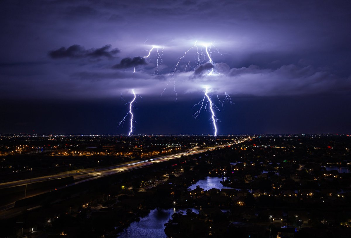 rebilasphoto's tweet photo. Woke up at 2:50 to sound of thunder. Jumped out of bed and got dressed. 10 minutes later I bagged this double bolt shot at 3:00 am with my drone from the end of my street.  #Idontpayfortwitter #azwx 

📸 @rebilasphoto https://t.co/YqyAdxXGpk
