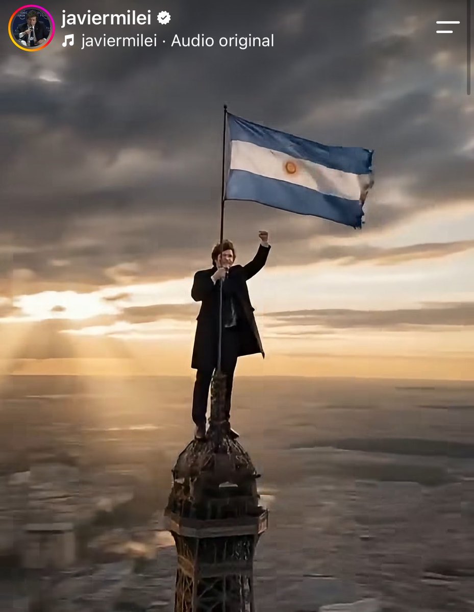 MatiAromi's tweet photo. Mientras vos trabajas 12 horas para comprar un paquete de fideos sin endeudarte con un crédito, Milei se muestra ARRIBA DE LA TORRE EIFFEL para anunciar que se va a PELOTUDEAR a FRANCIA.

Es realmente el Presidente mas ESTUPIDO que gobernó este país. https://t.co/sG8FEayUJI