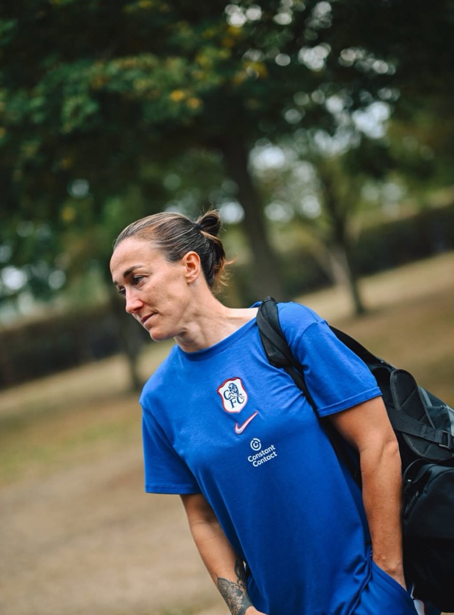 Kati_Gian's tweet photo. Lucy Bronze en route to Lyon 😍 https://t.co/49AepWroWe