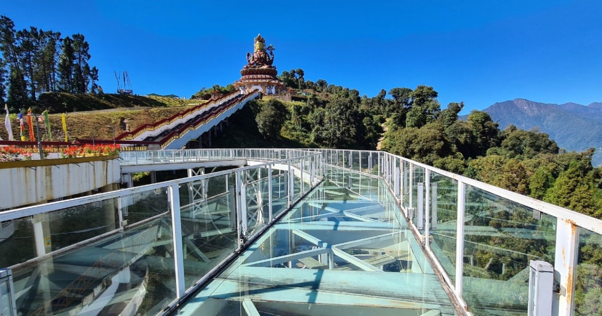 Hilstarholidays's tweet photo. 🌿Explore Kaluk, Pelling, Namchi, and Ravangla with Hillstar Holidays. Discover breathtaking Himalayan views, peaceful valleys, monasteries, comfortable stays, and unforgettable sightseeing. Call 7278582057 or 9903277934 to book your scenic Sikkim getaway with trusted service. https://t.co/P1CrS6dK2f