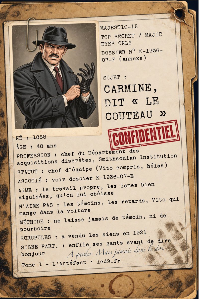 LCD9_1's tweet photo. Dossier K-1936-07-F : Carmine, dit « le Couteau ». Chef de Vito. Ne laisse jamais de témoin, ni de pourboire. 🧤
Tome 1 : L'Artéfact · https://t.co/VZodkxKLnA
#BD #BandeDessinée #Pulp #ScienceFiction #Gangster #BDIA #IA #ArtIA #Majestic12 #ConseilDes9 https://t.co/6RIy9Snasq