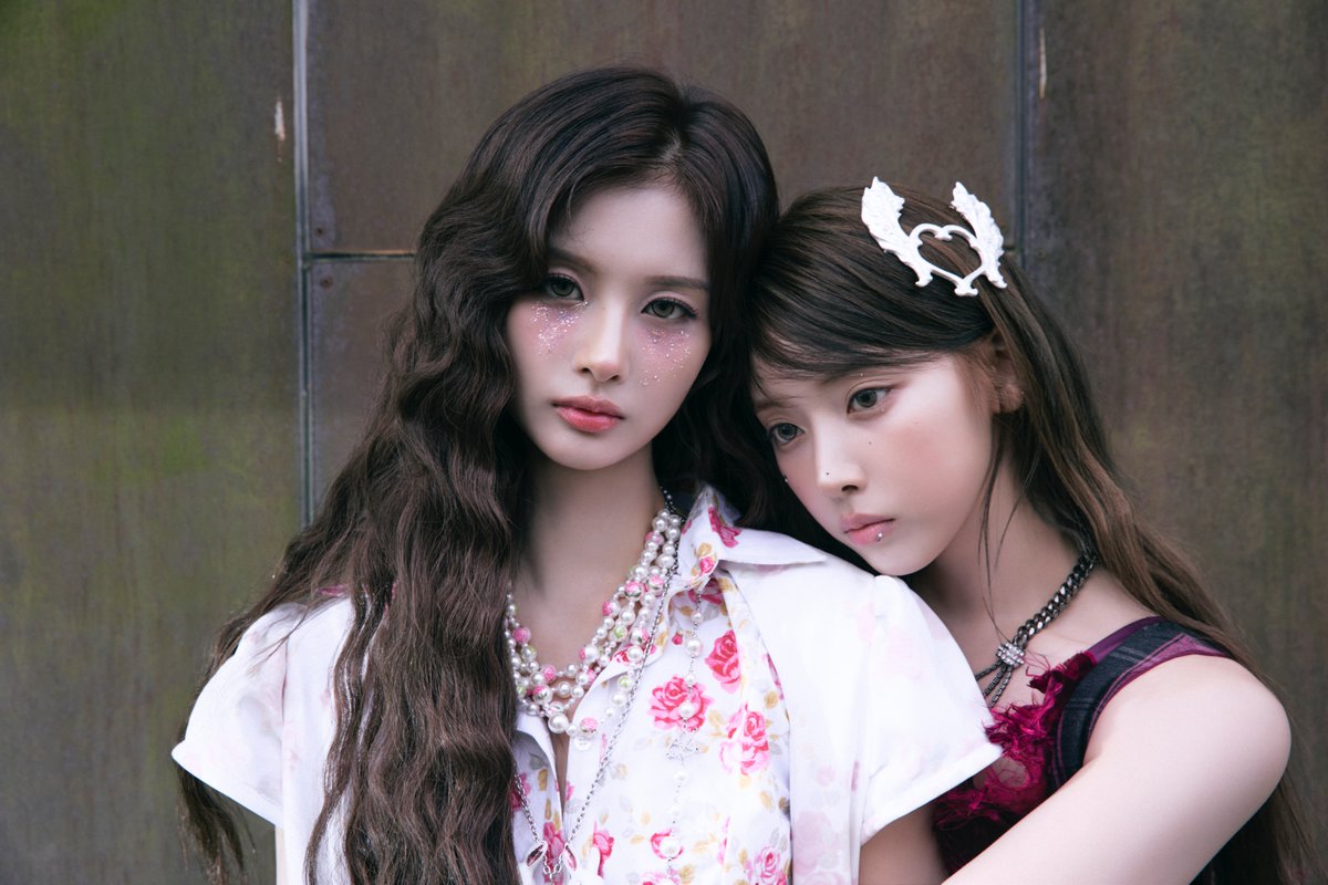 NMIXX_official's tweet photo. NMIXX(엔믹스) “Strange Muse” Concept Photo: Strange Ver.
#설윤 #SULLYOON #지우 #JIWOO

NMIXX 6th EP “Strange Muse”
➫ 2026.10.19 6PM (KST)

🏹 Pre-Save &amp; Pre-Add &amp; Pre-Order
https://t.co/2UboQIgim3

#NMIXX #엔믹스
#Strange_Muse
#긴소원 #BirthdayWish
#긴소원_BirthdayWish https://t.co/EMlbaOC6q6