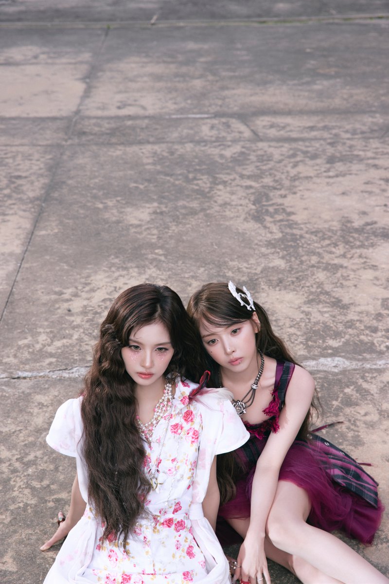 NMIXX_official's tweet photo. NMIXX(엔믹스) “Strange Muse” Concept Photo: Strange Ver.
#설윤 #SULLYOON #지우 #JIWOO

NMIXX 6th EP “Strange Muse”
➫ 2026.10.19 6PM (KST)

🏹 Pre-Save &amp; Pre-Add &amp; Pre-Order
https://t.co/2UboQIgim3

#NMIXX #엔믹스
#Strange_Muse
#긴소원 #BirthdayWish
#긴소원_BirthdayWish https://t.co/EMlbaOC6q6
