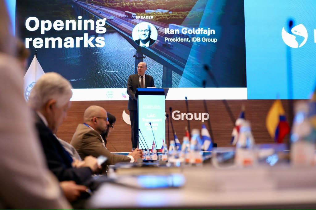 igoldfajn's tweet photo. Today in Miami, I opened @the_IDB Group’s LAC Transport Forum.

The Forum promotes a policy dialogue with more than 20 countries, companies, and investors to increase and improve investment in Latin America and the Caribbean.

Tomorrow, we follow with a transport roadshow, a first of its kind, where 17 governments will present more than 110 projects worth over $65 billion across the region. This is the sort of connection that our BID for the Americas initiative is all about.

At the Forum, we launched Transport Delivers, a new IDB Group platform, to improve how projects are planned, tendered, and contracted.

Improving efficiency, including through our new Procure+ reform, could expand infrastructure outcomes in the region by up to 35% without increasing public spending.

Transport is about connecting people and improving their lives!  Learn more: https://t.co/krplgmoBw4
-----
Hoy en Miami inauguré el Foro de Transporte de América Latina y el Caribe del Grupo BID.

El Foro promueve un diálogo de políticas públicas con más de 20 países, varias empresas e inversionistas para aumentar y mejorar la inversión en América Latina y el Caribe.

Mañana continuamos con un roadshow de transporte, el primero de su tipo, en el que 17 gobiernos presentarán más de 110 proyectos por un valor superior a US$65.000 millones en toda la región. Este es el tipo de conexión que impulsa nuestra iniciativa BID for the Americas.

En el Foro, lanzamos Transport Delivers, una nueva plataforma del Grupo BID para mejorar la forma en que se planifican, licitan y contratan los proyectos.

Mejorar la eficiencia, incluso a través de nuestra nueva reforma Procure+, podría aumentar los resultados de infraestructura en la región hasta en un 35 % sin incrementar el gasto público.

¡El transporte se trata de conectar a las personas y mejorar sus vidas! Más información: https://t.co/1agCfZN7ex
-----
Hoje, em Miami, abri o Fórum de Transporte da América Latina e do Caribe do Grupo BID.

O Fórum promove um diálogo de políticas públicas com mais de 20 países, diversas empresas e investidores para aumentar e melhorar o investimento na América Latina e no Caribe.

Amanhã, daremos continuidade com um roadshow de transporte, o primeiro desse tipo, no qual 17 governos apresentarão mais de 110 projetos no valor de mais de US$ 65 bilhões em toda a região. Esse é o tipo de conexão que a nossa iniciativa BID for the Americas busca promover.

No Fórum, lançamos o Transport Delivers, uma nova plataforma do Grupo BID para melhorar a forma como os projetos são planejados, licitados e contratados.

Melhorar a eficiência, inclusive por meio da nossa nova reforma Procure+, poderia ampliar os resultados em infraestrutura na região em até 35% sem aumentar os gastos públicos.

O transporte significa conectar pessoas e melhorar suas vidas! Saiba mais: https://t.co/vBLaEYQd4A