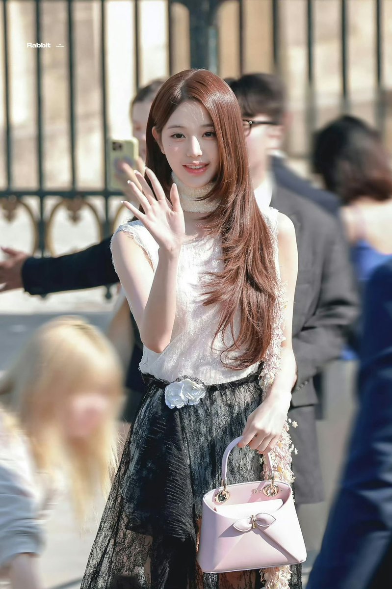 Vanish77ing's tweet photo. Wonyoung’s splendid aura steals Dior Paris spotlight.

WONYOUNG IN DIOR
#WonyoungDiorSummer27
#JANGWONYOUNG
#WONYOUNG
#DiorSummer27 @Dior https://t.co/4YorKntxcq