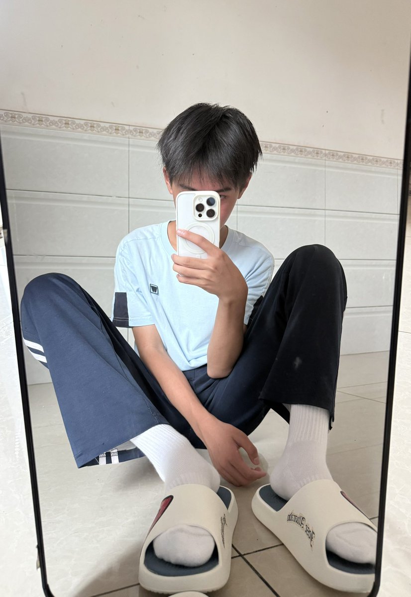 7kkkuuu's tweet photo. 哥哥怕电吗 #男初 #正太 https://t.co/2JCw9p9MMR