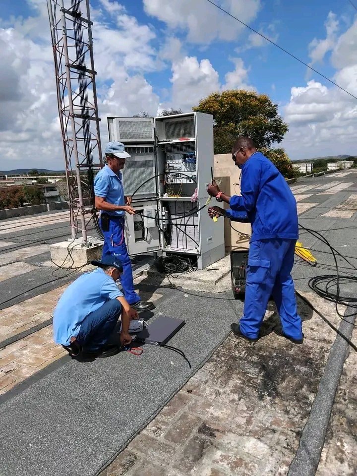 iliana_fp's tweet photo. 📡La Unidad de Fibra Óptica de #Holguín garantiza la conectividad y los servicios de telecomunicaciones.#EtecsaConCuba,#Holguín. https://t.co/b3bWNEqcSg