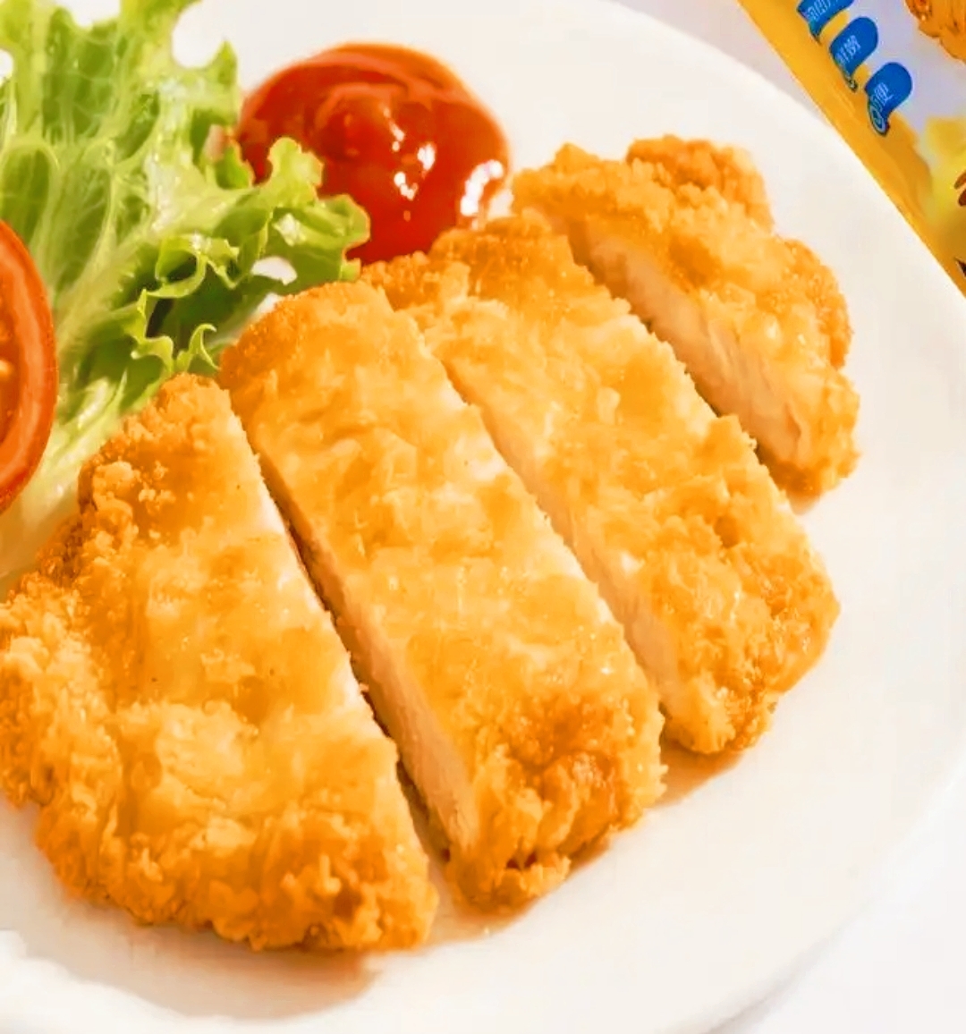 LorenzoBusb6's tweet photo. Hungry This crispy Taiwanese fried chicken cutlet from the night market hits different—hot, savory, and so addictive! https://t.co/G9xvwia0ie