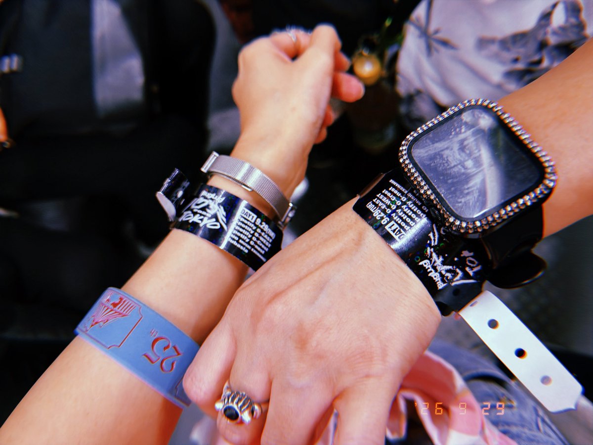 inemuri1106's tweet photo. バグサミ！

メリーのColdFascinationをあの広さの会場で聴くと音の反響がすごくきれいで好き!
結生さんが上手前方のスペースを左右激しく動きながらギター弾く姿見れるの、広い会場ならではで最っ高だったし、ギターかき鳴らす後ろ姿は頭のてっぺんから足のつま先まで厳つくてすげえかっこよかった♡ https://t.co/TUP7cWonV5