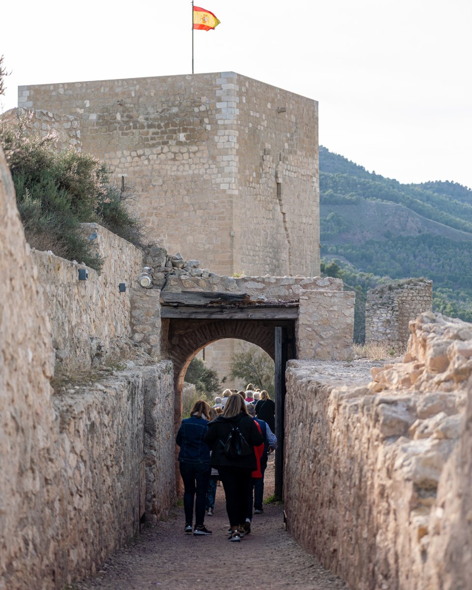 lorcaturismo_es's tweet photo. 🏰 Descubre el Castillo de Lorca
Un viaje por siglos de historia entre murallas, leyendas y uno de los grandes símbolos del patrimonio lorquino.

ℹ️ Información sobre visitas disponibles 👉 https://t.co/mstTB7zDgb

#CastillodeLorca #Lorca #VisitLorca https://t.co/nfsdPwXcg3