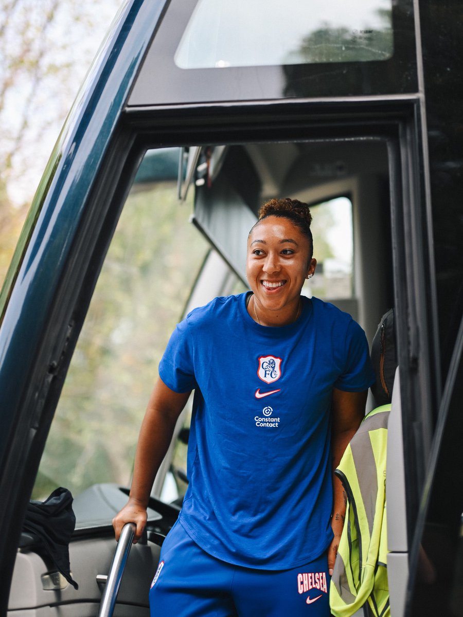ChelseaFCW's tweet photo. En route! 🚌 https://t.co/UD1rbIG1uF