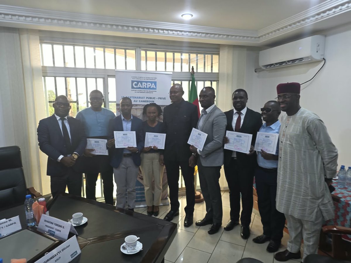 ARCP_PPPUnit's tweet photo. Un grand pas vers la réussite des Partenariats Public - Privé PPP au Burundi. 

5 cadres de l'ARCP viennent d’être certifiés par la Maison Internationale de certification APMG basée à Londres, comme des professionnels des PPP ayant de connaissances internationales uniformes. https://t.co/UlJ35Xtyb7