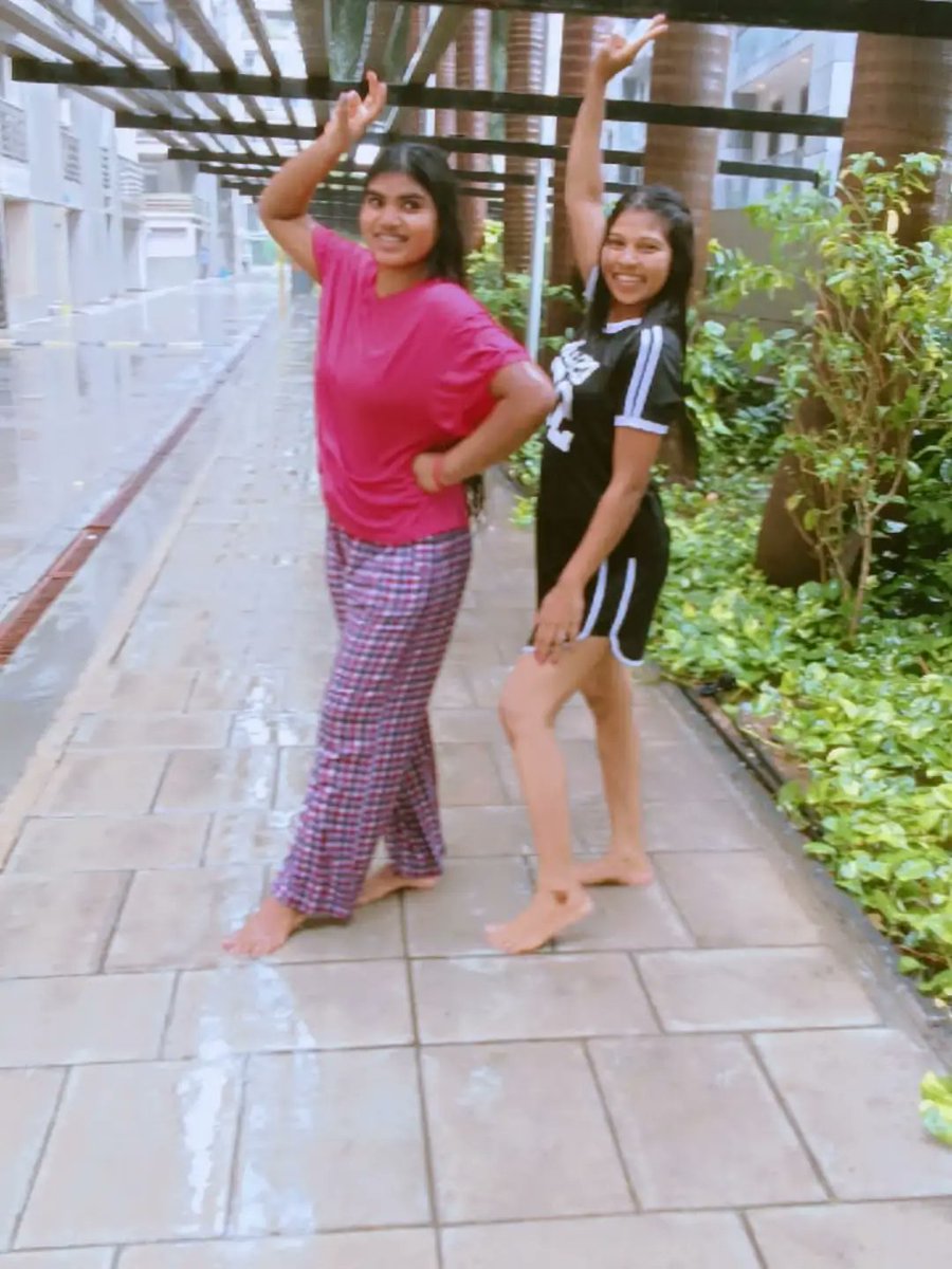 JoniLohanlcoa's tweet photo. Rain is just an excuse; the real joy is getting soaked with a friend who makes every season unforgettable. https://t.co/47SbE8Psky