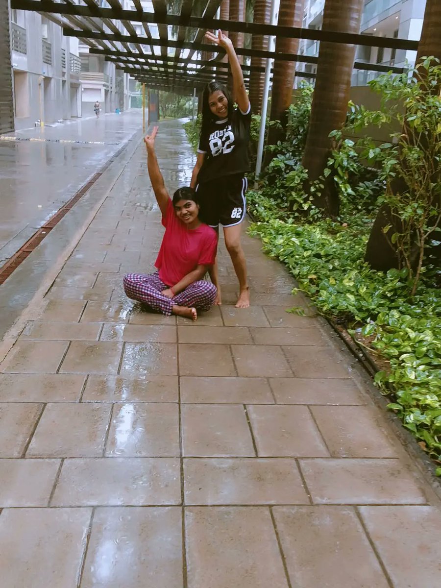 JoniLohanlcoa's tweet photo. Rain is just an excuse; the real joy is getting soaked with a friend who makes every season unforgettable. https://t.co/47SbE8Psky