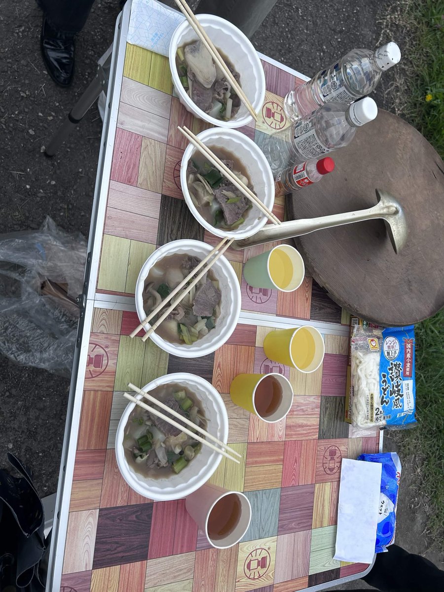 tunatetomann's tweet photo. 芋煮会に参加してきた！
芋煮美味かったし小学校お泊まり楽しかった〜！
1枚目は座標バグ芋煮(〆のカレー) https://t.co/VjOvdCDNzi