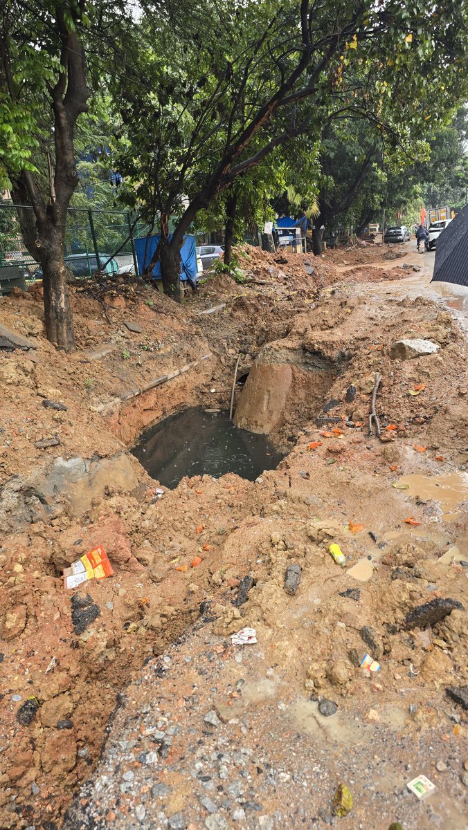 YashwanthBN's tweet photo. @krishnabgowda Truly state state of affairs, the bureaucrats have ruined everything. This work is going on forever in Jakkasandra To HSR connecting road.
So dangerous to even cross the road, forget footpath.
Please fire few high rank officers to bring in some seriousness https://t.co/mdZHPXhYSQ