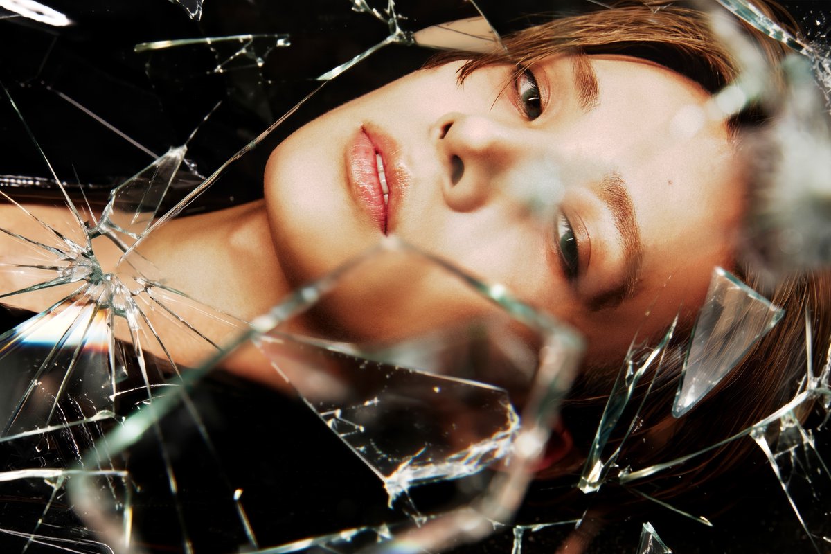 soompi's tweet photo. #EVAN (Heeseung) Debuts On Billboard 200 And Artist 100 With "DEATH OF ME"
https://t.co/CeFJ3JOzpG https://t.co/aCo1uCEhcT