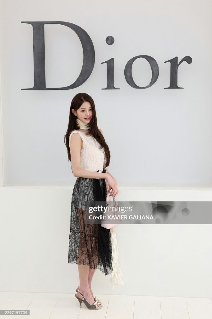 Doria9_'s tweet photo. Wonyoung blends youthful charm with Dior’s sophisticated aesthetics.

WONYOUNG IN DIOR
#WonyoungDiorSummer27
#JANGWONYOUNG
#WONYOUNG
#DiorSummer27 @Dior https://t.co/XPRh9992Bt