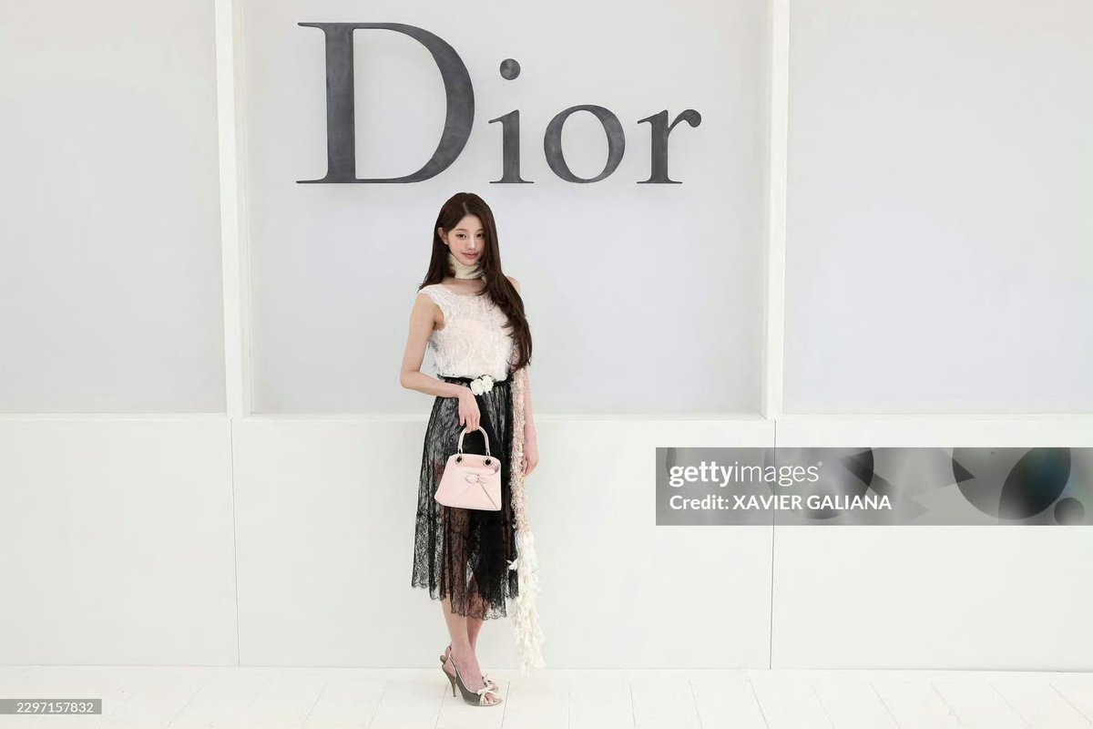 Vanish77ing's tweet photo. Wonyoung’s magical allure brightens Dior Paris week.

WONYOUNG IN DIOR
#WonyoungDiorSummer27
#JANGWONYOUNG
#WONYOUNG
#DiorSummer27 @Dior https://t.co/AQD637Oa2k