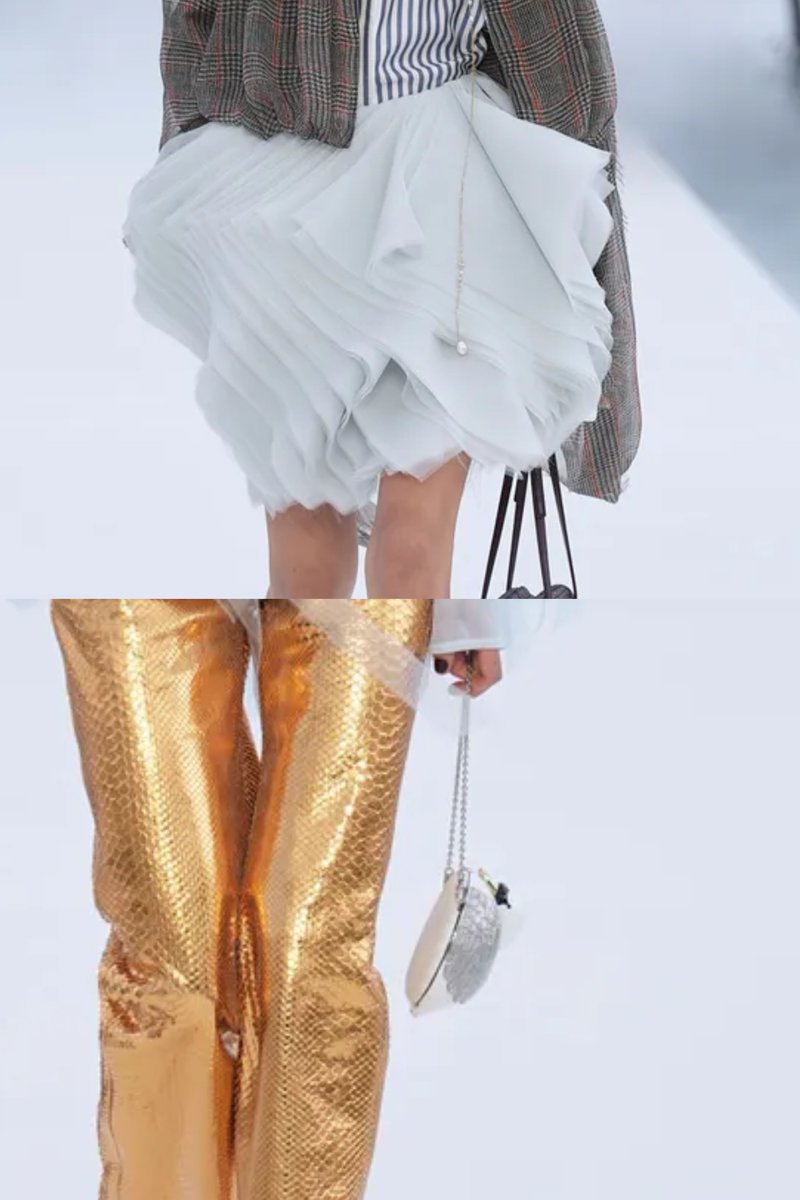 jisooschart's tweet photo. JISOO wears the custom pink skirt and clutch bag, both fresh off today’s runway at the Dior Summer 2027 Women’s show.

HUMAN DIOR JISOO AT PFW #JISOOxDiorSummer27 https://t.co/tPLBdols3u