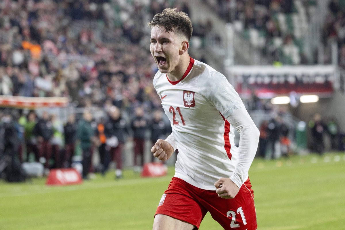 BVBdaMassa09's tweet photo. 📰SPORTBILD: Borussia Dortmund está considerando a contratação do meia Marcel Regula no mercado de inverno. Espera-se que o polonês esteja da lista de alvos dos aurinegros, que sofrem com a falta de opções nas alas e admira a polivalência do jogador, além disso o(+)

📸Imago https://t.co/J6tsEtJDMi