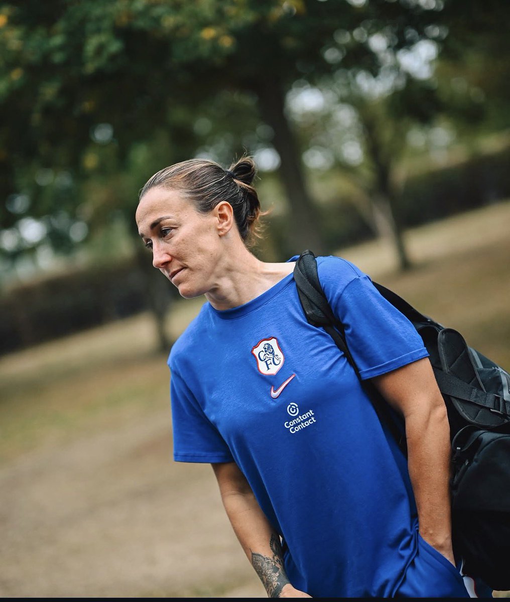 LucyBronzevyou's tweet photo. Has our girl done her hair again? Lucy Bronze off to France! https://t.co/najMKnKRBQ
