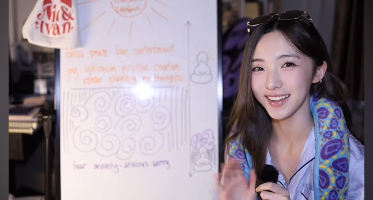 August_Nina's tweet photo. คุณคนสวยเค้ามาแชร์เรื่องราวดีๆ ไปฟังกันค้าบบบ (มีแอบแขวนกระเป๋าไทอินร้านเค้กนะ กรุบกริบ😁) 
#nenevader 

Meditation Changes How We See the World https://t.co/GMW5hZhcj7 https://t.co/tn9QjSlAaO