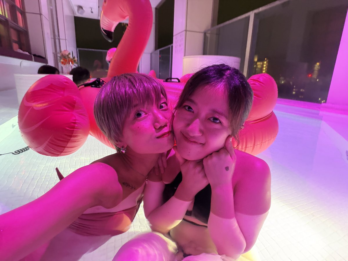 3_comp's tweet photo. 帯同してくれる友人を武生で(？)ゲットし、夏の終わりにプールへ駆け込みました🥰 https://t.co/Bm8pAfoXFE