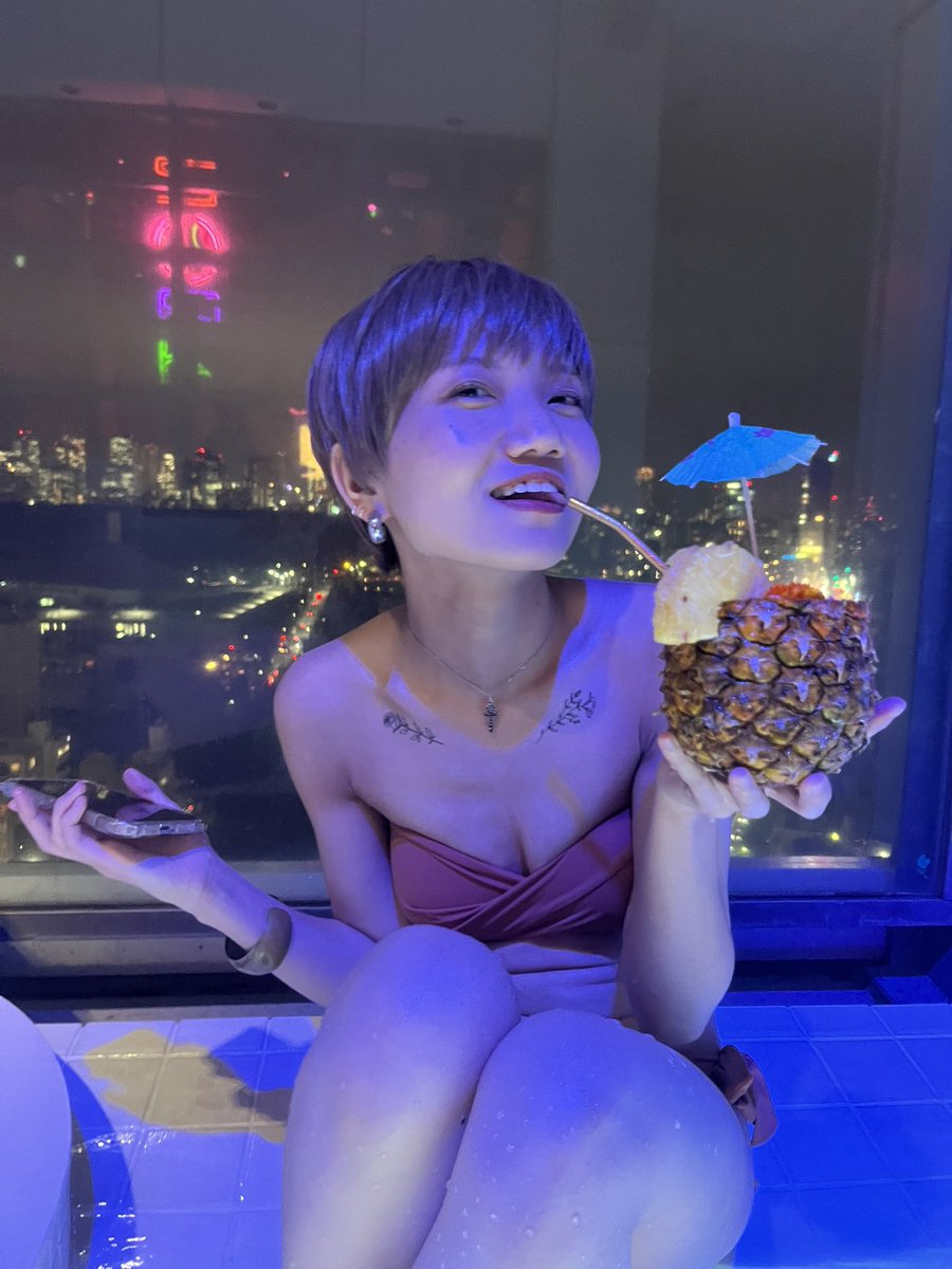 3_comp's tweet photo. 帯同してくれる友人を武生で(？)ゲットし、夏の終わりにプールへ駆け込みました🥰 https://t.co/Bm8pAfoXFE