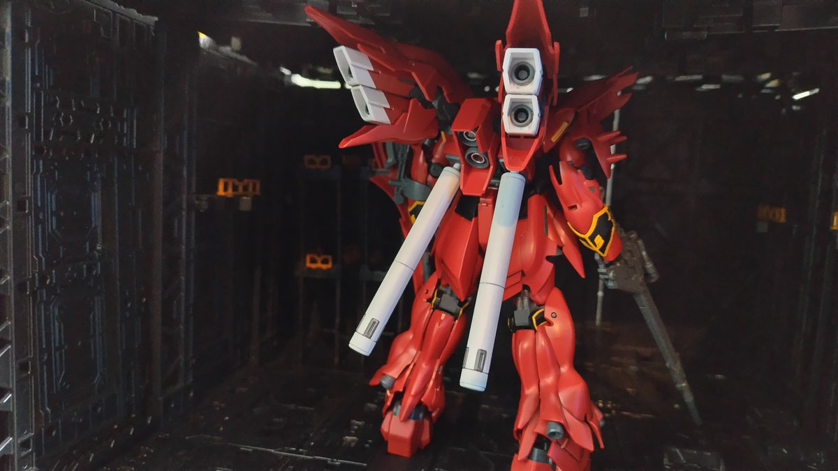 arms285002's tweet photo. #ガンプラ
HGUC シナンジュを部分塗装で完成ー。
エングレービングは全てイエローで塗装。
アニメ版っぽい仕上がりになって満足。

構造の古さは感じるけどカッコ良いキット！ https://t.co/5W6wE5E0fG