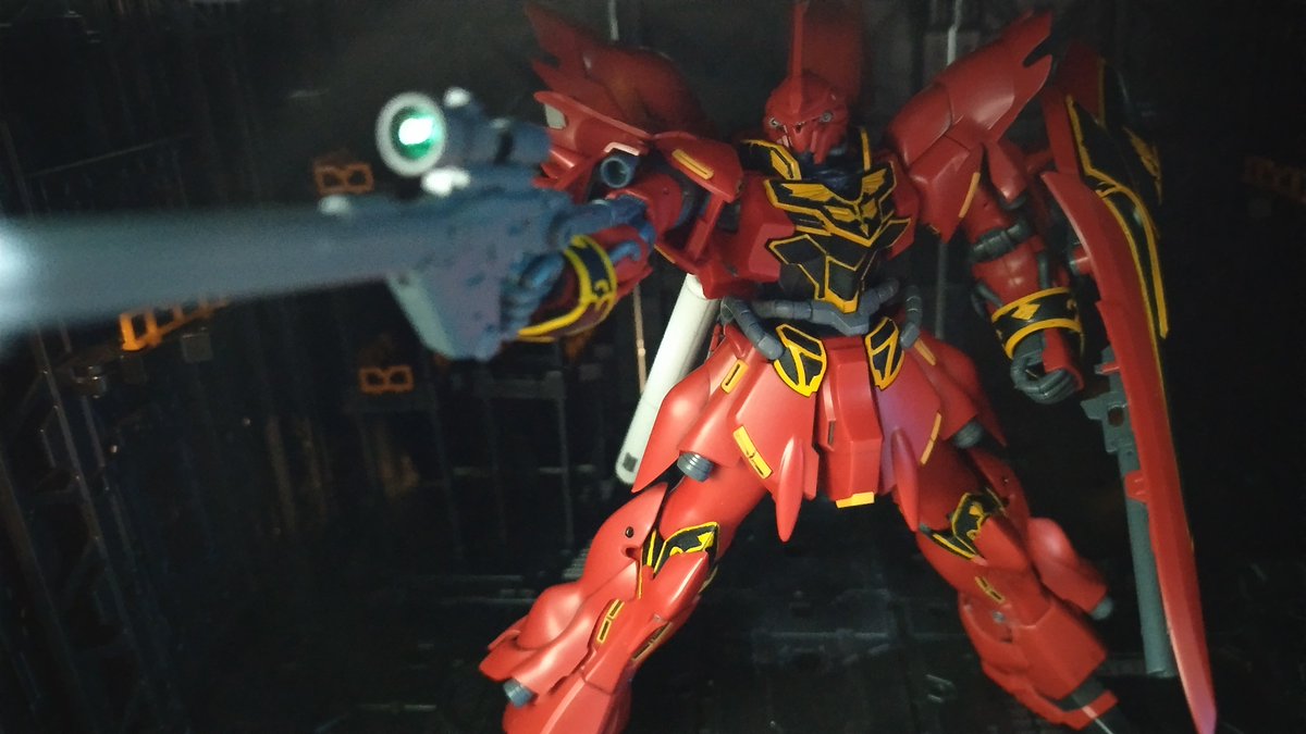 arms285002's tweet photo. #ガンプラ
HGUC シナンジュを部分塗装で完成ー。
エングレービングは全てイエローで塗装。
アニメ版っぽい仕上がりになって満足。

構造の古さは感じるけどカッコ良いキット！ https://t.co/5W6wE5E0fG