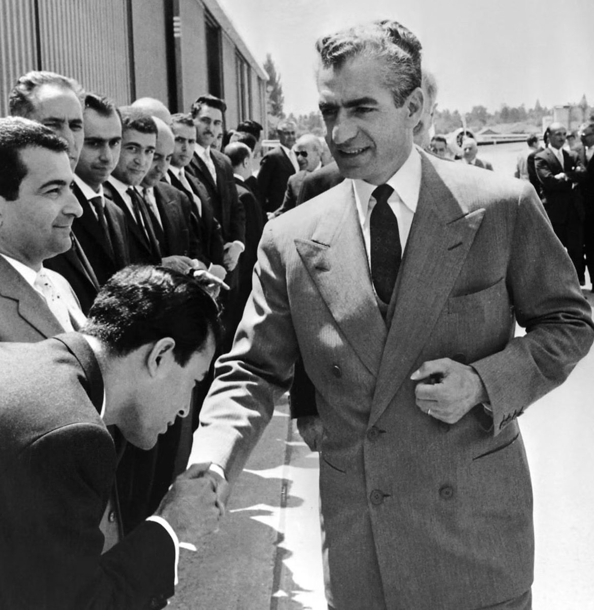 Masonusa66's tweet photo. @Nikaovski جاويد شاه پاينده ايران شاهنشاهى تا ابد 🤍💚♥️👑🙏🏻☺️
#KingRezaPahlavi‌ForIran https://t.co/tf6EeoDfbZ